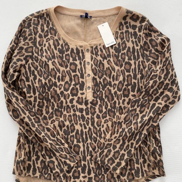 Splendid Forever Leopard Henley Top Warm Sand - Picture 2 of 4